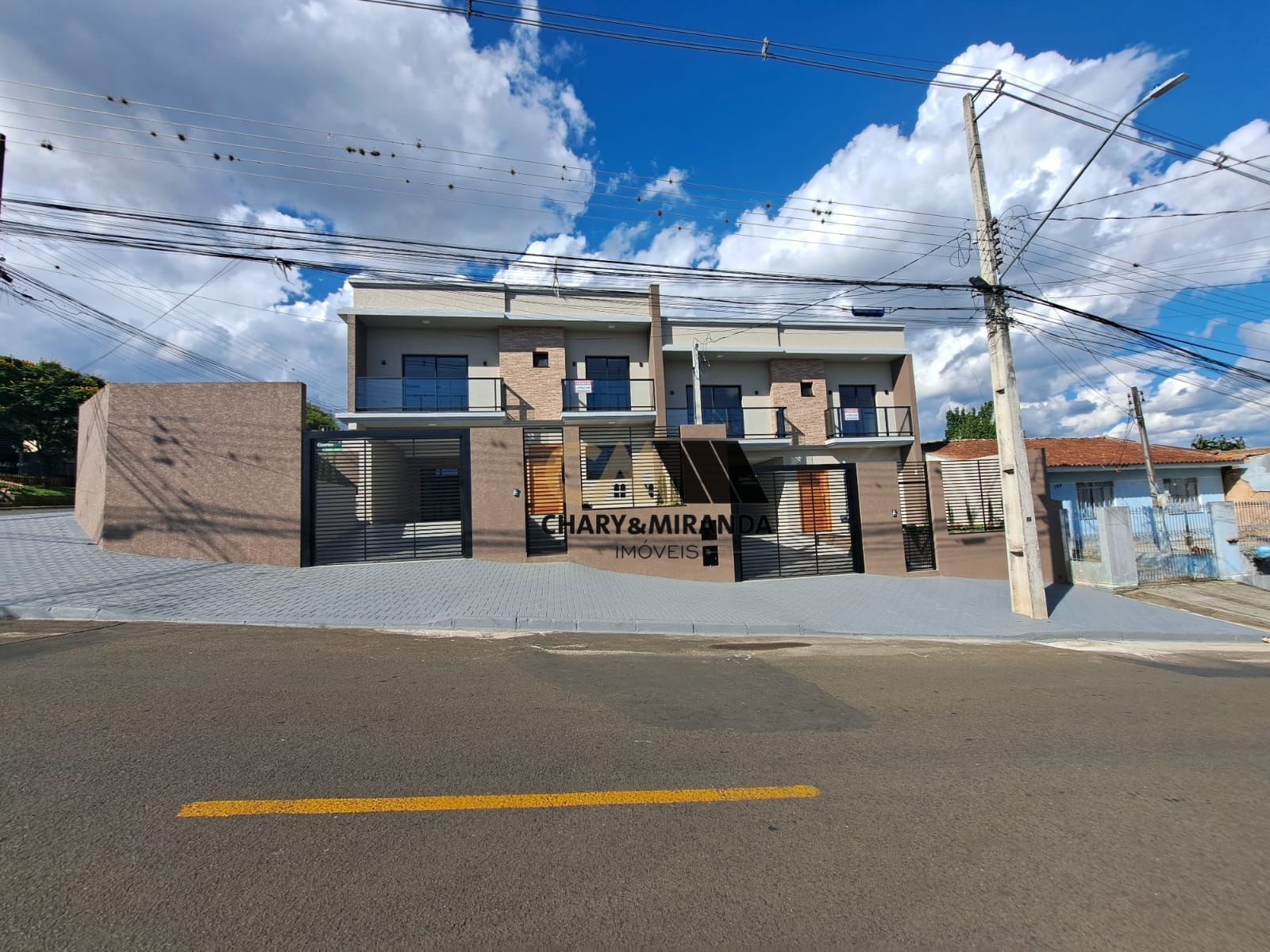 SOBRADOS 3 QUARTOS NO JARDIM CARVALHO/ PONTA GROSSA