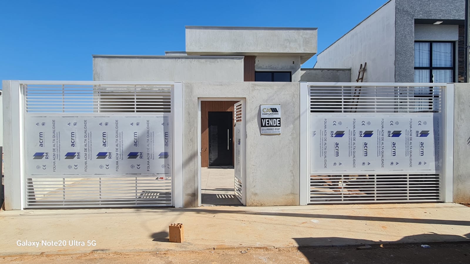 casa em fase de acabamento