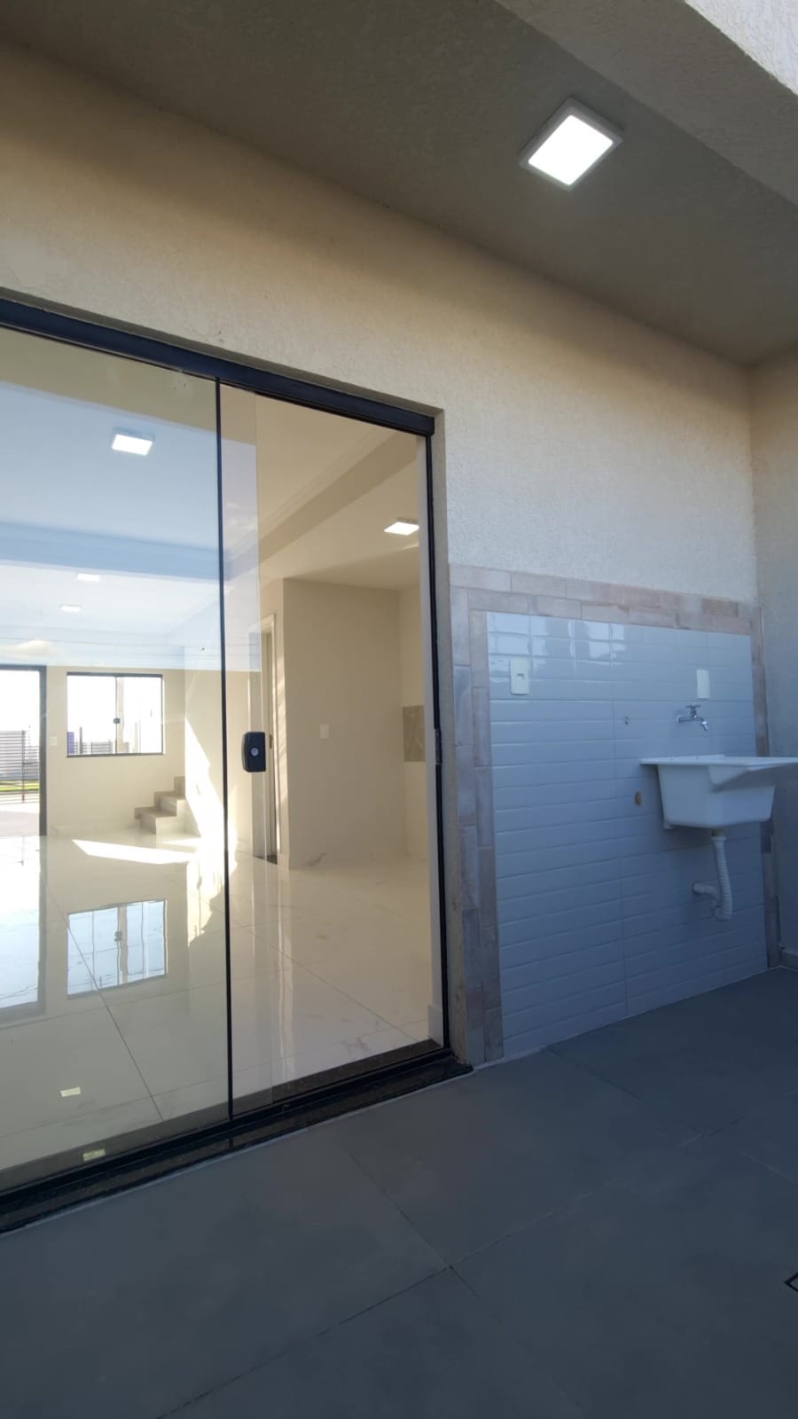 SOBRADO 2 QUARTOS NA AVENIDA PRINCIPAL DA NOVA PONTA GROSSA