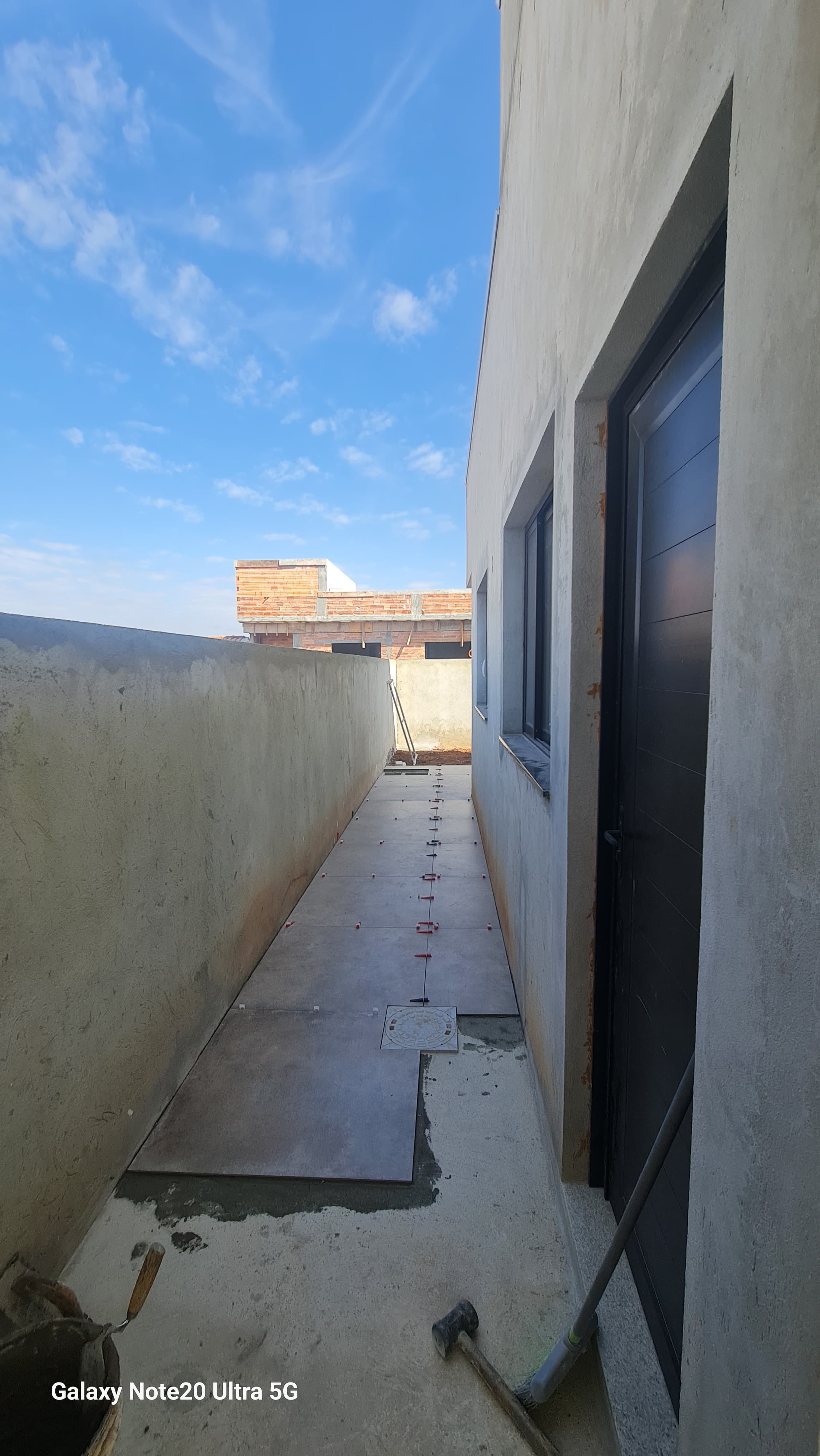 casa em fase de acabamento