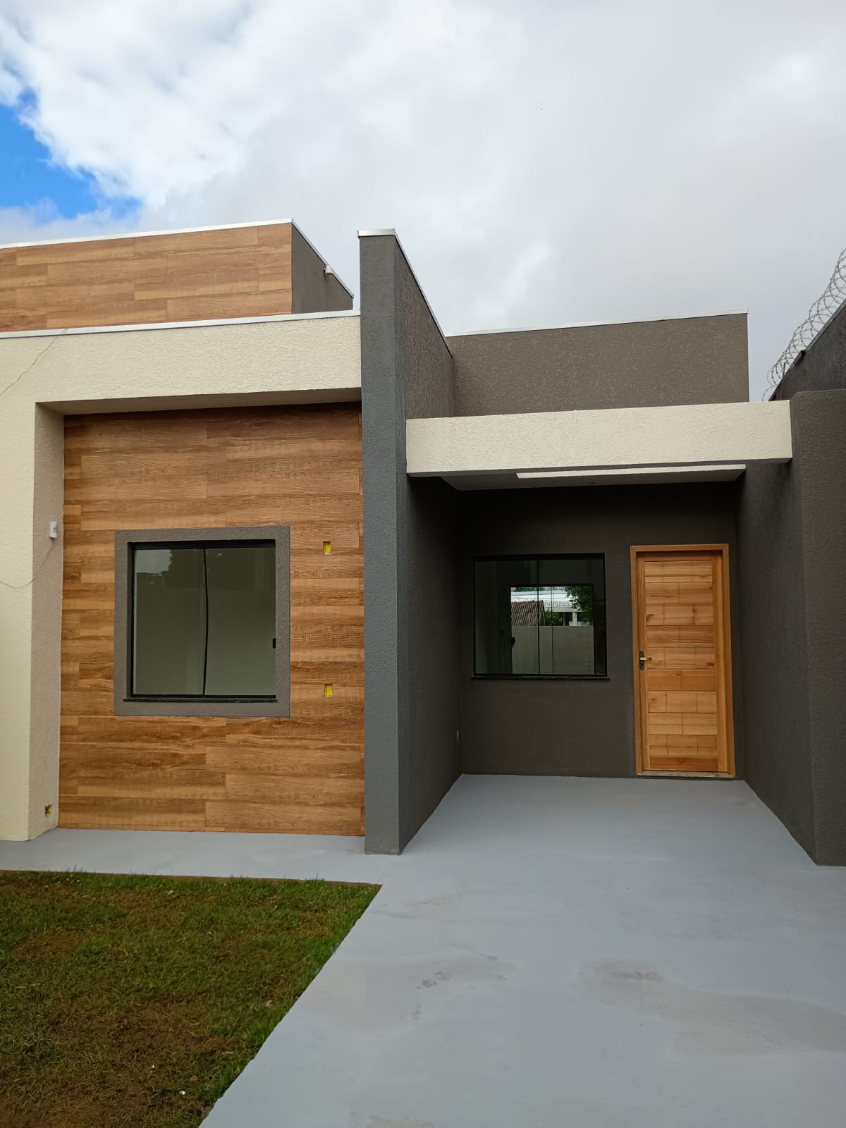 Casa 3 quartos com grande espaço de terreno