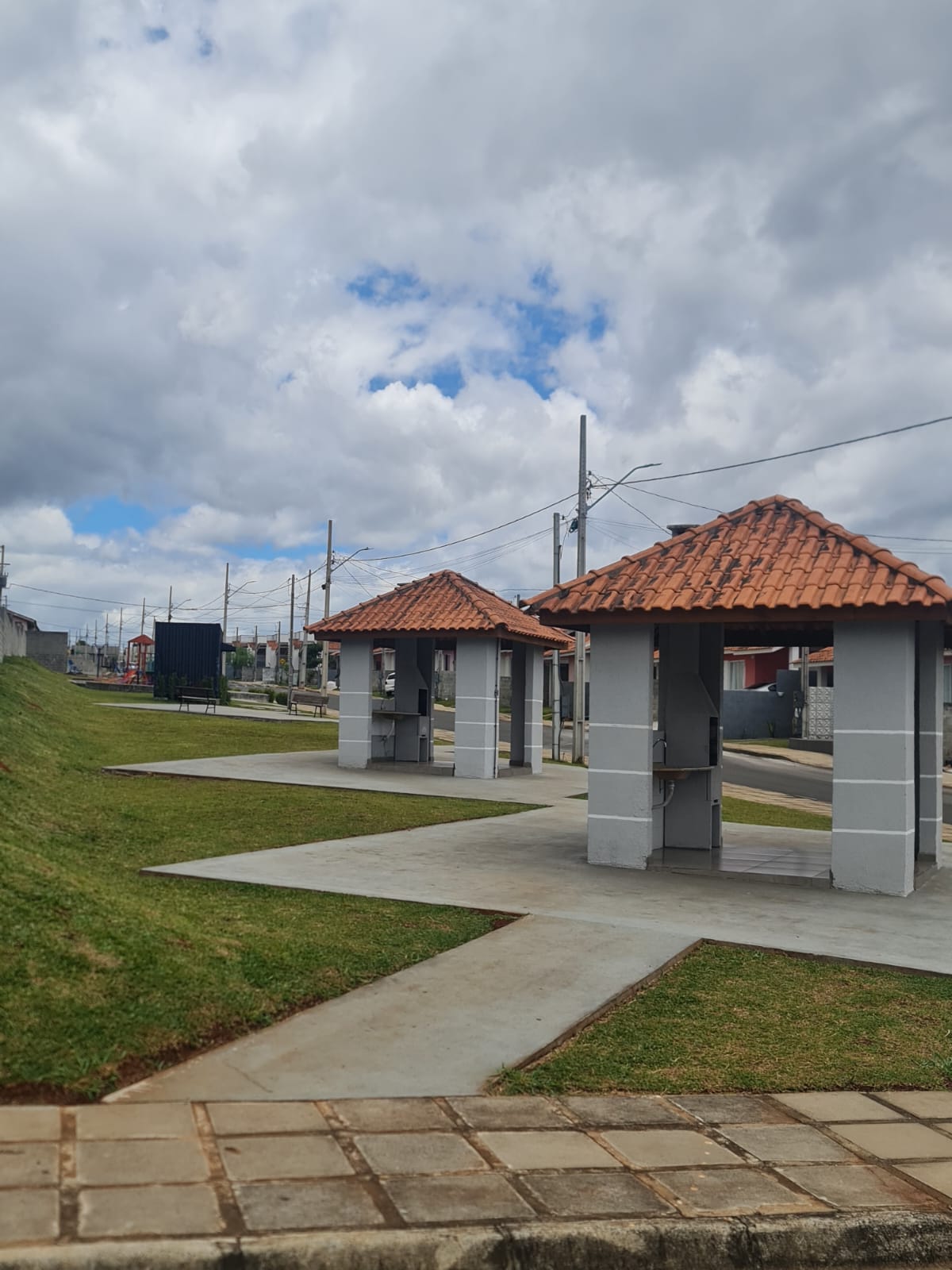 CASA NO CONDOMÍNIO MORADA DO SOL