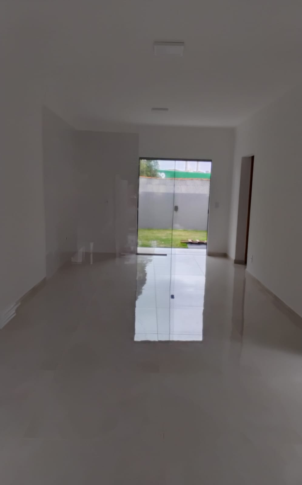 Casa 3 quartos com grande espaço de terreno