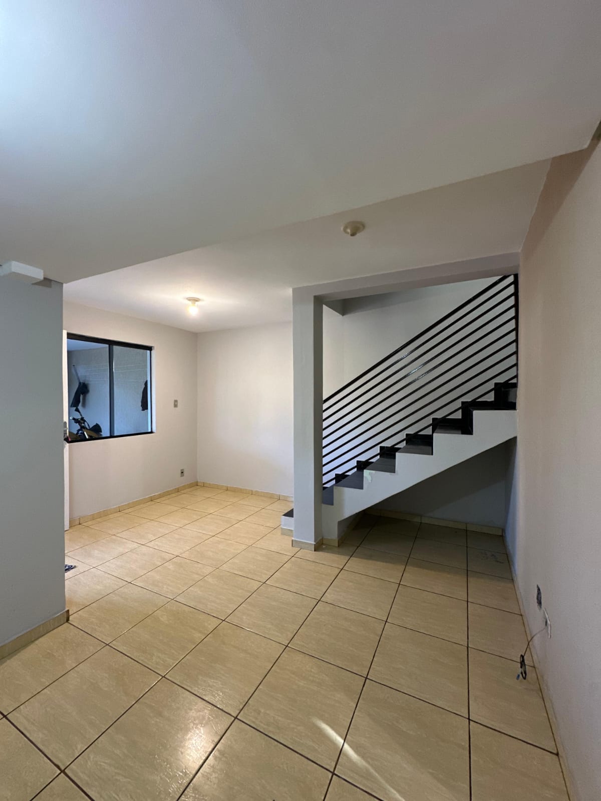 SOBRADOS 3 QUARTOS EM UVARANAS / PONTA GROSSA