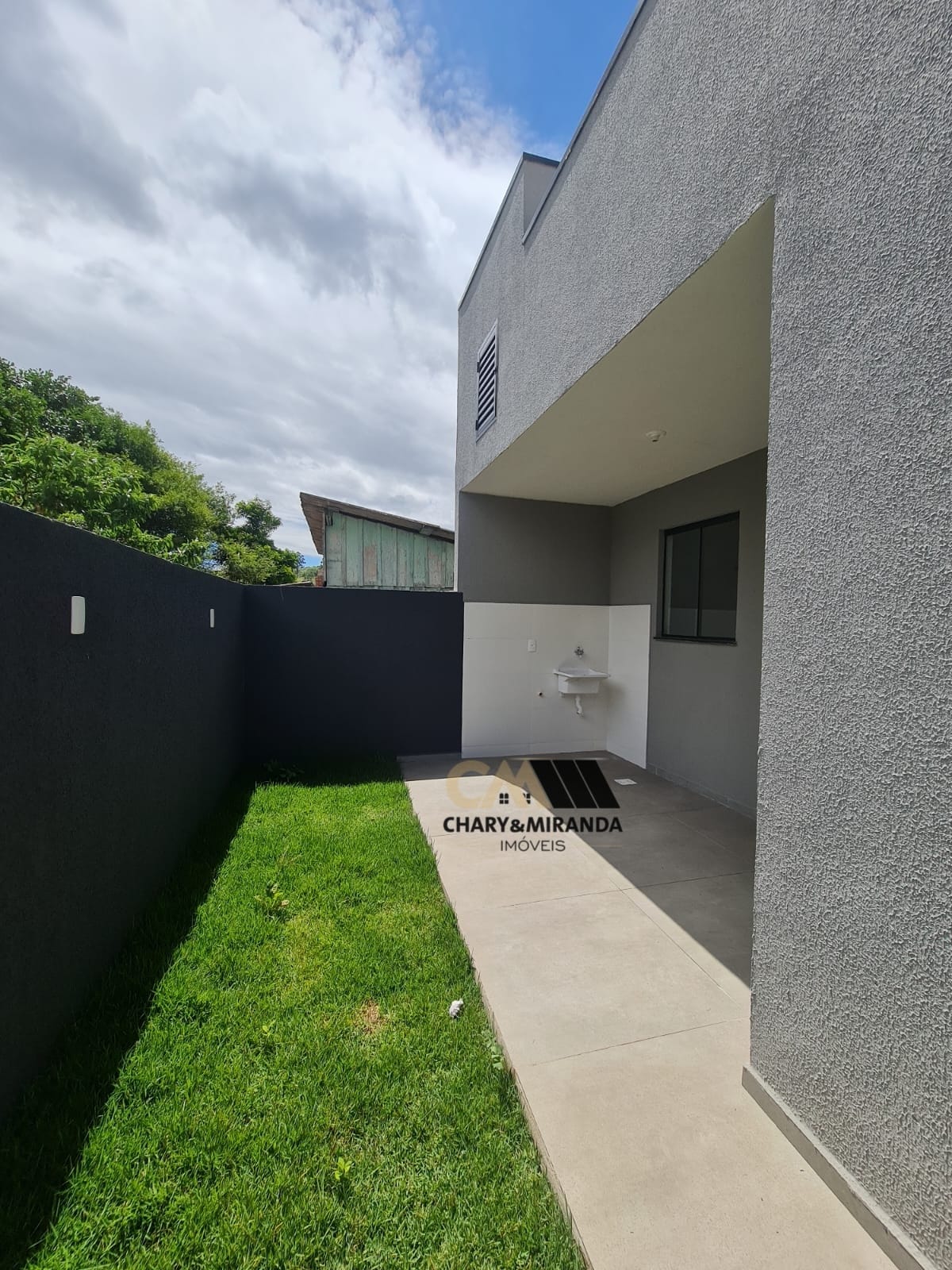 Casa Nova na Rua tijuca do sul em oficinas