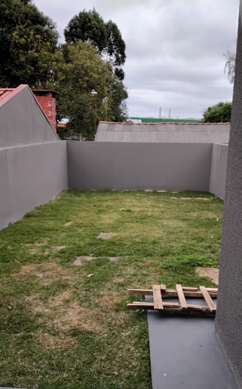 Casa 3 quartos com grande espaço de terreno