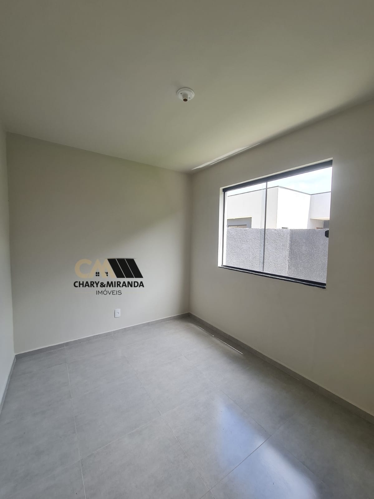 Casa Nova na Rua tijuca do sul em oficinas